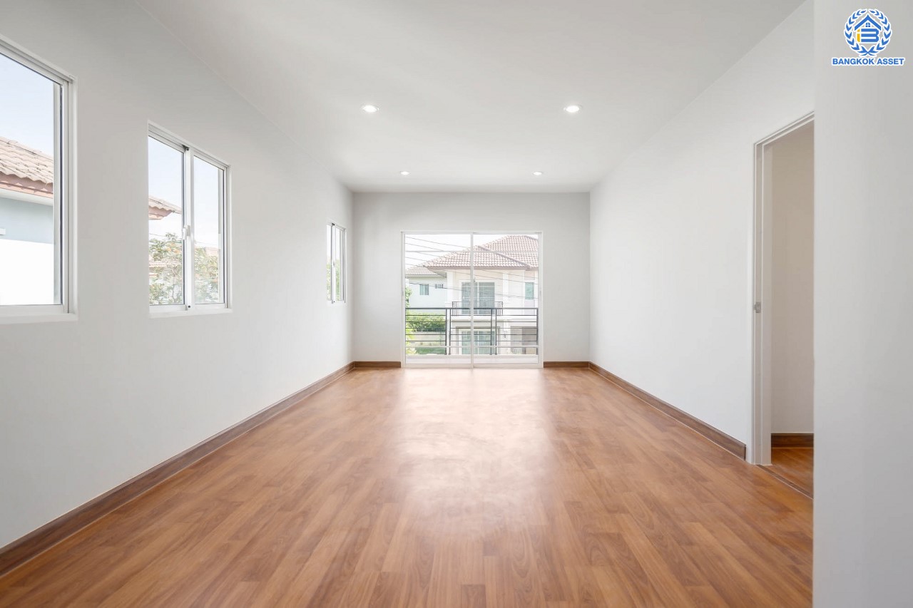 บ้านมือสองตกแต่งใหม่ หลังใหญ่ ดีไซน์ทันสมัย เนื้อที่ 53.8 ตร.ว. ม.ภัสสร14 บางใหญ่-กาญจนาฯ (ซ.กันตนา) รองรับทุกความสุข ฟังก์ชัน 3 ห้องนอน 2 ห้องน้ำ 2 ที่จอดรถ บนทำเลศักยภาพ ใกล้เซ็นทรัลเวสต์เกต ทางด่วน "ศรีรัช" และรถไฟฟ้า "สถานีตลาดบางใหญ่"